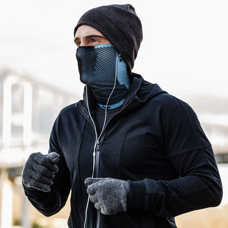 NAROO F5 black and blue neck gaiter worn by a runner