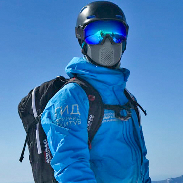 NAROO X5H half balaclava worn by a skier with goggles